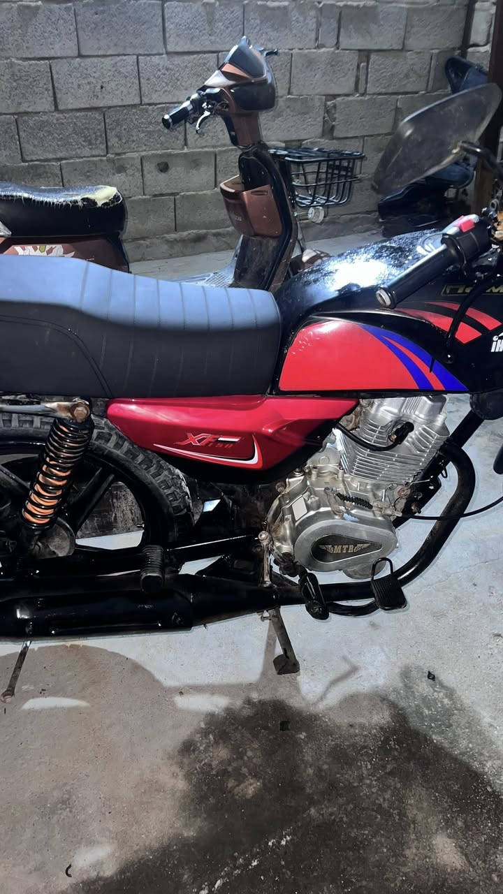 سلام عليكم 
دراجة نامة برو بوكسر مكينة ستوته MTR توه شادها على اول تبديله دهن شلعه تحرث الكاع ومعدل ورزانه ونضافتها مثل متشوف لايتات بومه هورن سيدان سلف نكره سنويه ورقم باقي فقط استلام تحويل باسمك ثاني يوم رايدها ب 2.250 رقمي ***********
