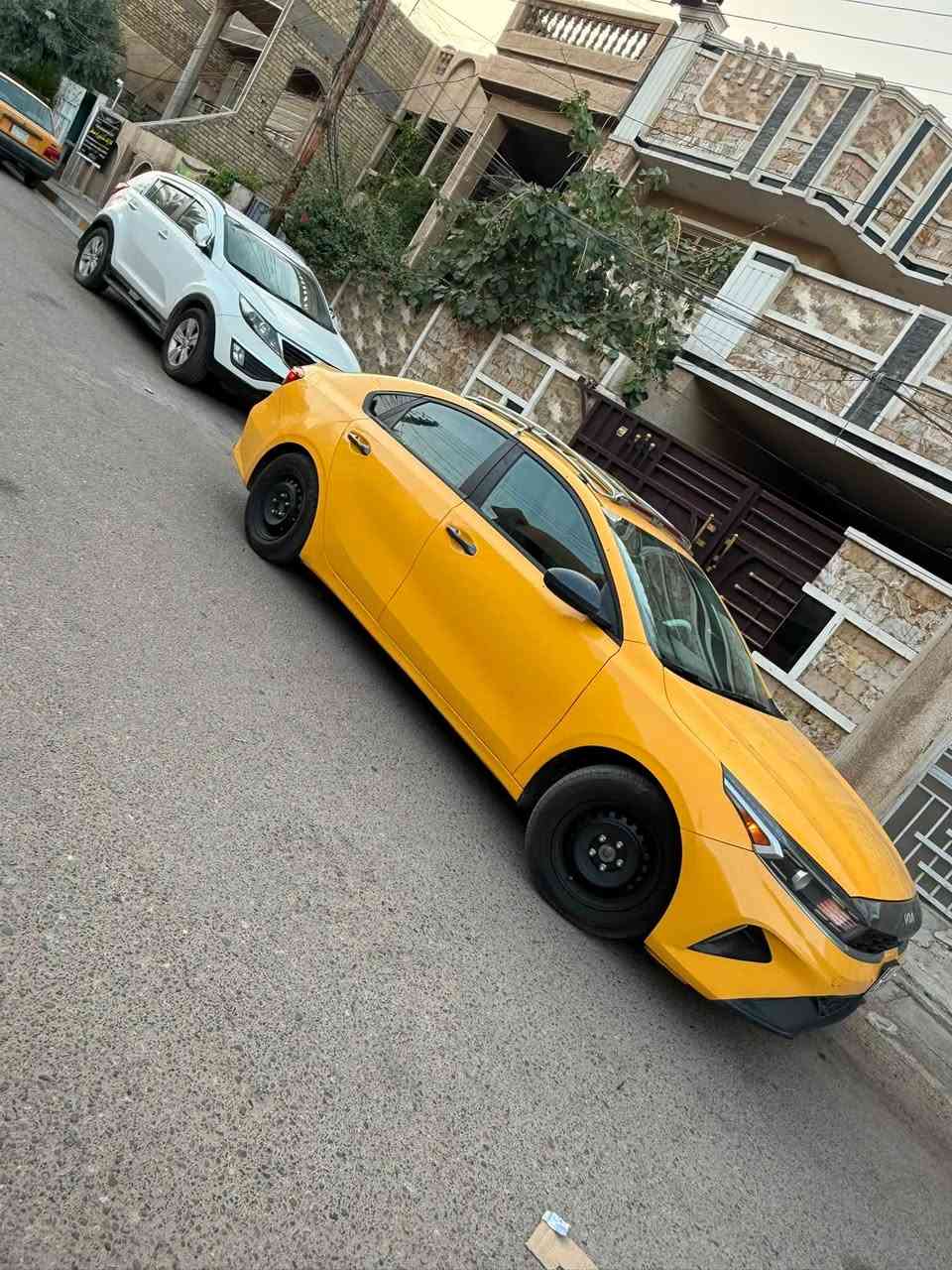 السلام عليكم فورتي موديل 2023 رقم بغداد وارد امريكي حادثها كما موضح بل صور كير المرغوب AT بدون ايرباك وسياره خير من الله اضافه منضومه غاز ومصفره هيئه وغرامات  السعر 139
رقم الهاتف ***********
