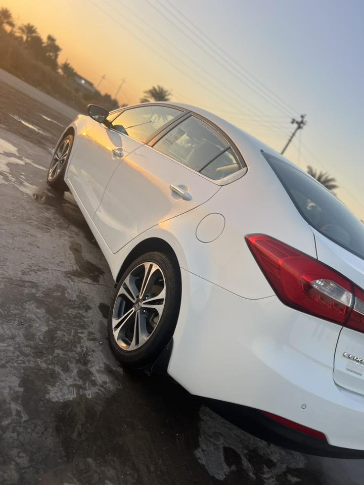 السلام عليكم 
سيراتو 2013 
خليجي سياره كفاله عامه 
عده طلقه باب عكس السايق مصلحه بمقدار شبر 
مكينه 1600 دوش المرغوب
كير AT 
ويل كب السياره بلاد حجم 16 
رقم جديد سليمانيه بأسمي 
سياره جاهزه 
السعر 121$ وبيه مجال بسيط 
للأستفسار ‭٠٧٧٦ ٣٢١ ٠٧٧٢‬ مكلف بلنشر
