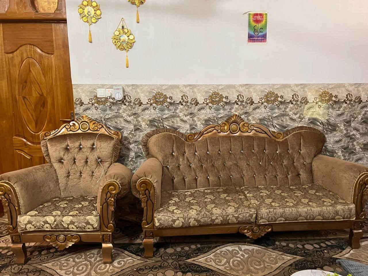 ب170 الف قفل قنفات 2 و4 كراسي ضرر بقنفه السعرررر ثابت 170 نادر3 الحله ع شارع
***********
