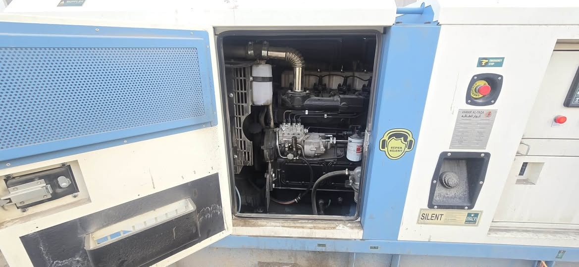مولد 80kv كاتم للبيع شركة انوار الطاقة استخدام قليل وبعده جديد صرف قليل جداً وبعدة بلضمان مال شركة بي خاصية اطفاء من تجي الوطنية وتشغيل من تطفى كاملة مكملة بدون نواقص وياهة تانكي 1000لتر السعر المطلوب 8ملاين و900الف عنوان المولد الفلوجة للتواصل ***********
