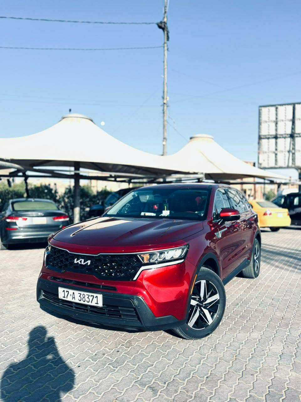 سلام عليكم كيه سورنتو موديل 2023 امريكي كلين مكفوله من الحادث أومن الضربه بيها مكدار اصبعين كصه البنيد شرط السونار سياره جديده/// محرك 2500 جي دي اي 
ماشيه 85 مواصفات السياره تشغيل عن بعد 
حساسات خلفيه و اماميه شاشه لمس كبيره 
تبريد قطعتين تدفئه بالكشنات
عدد الركاب 7 راكب تحكمات استيرن اشاير بالمري 
نظام حفض المسار شحن واير لاسلكي
مكان السياره السماوه السعر265 وبيها مجال للشراي
رقم موبايل ***********////***********
