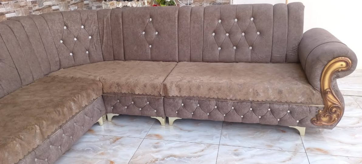 سلام عليكم ديوان 7متر سعره مناسب جداً للتواصل الرقم بي واتساب ***********
