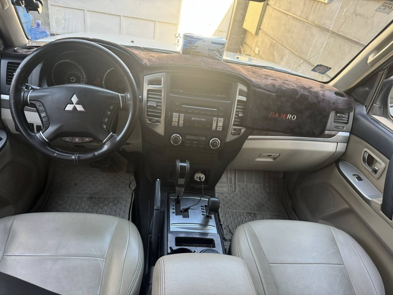 السلام عليكم 🛑🛑
سيارة باجيرو موديل 2015 ابيض صدفي✨ 
ماشيه 70 حقيقي بلاديه من الشركة ما ملعوب بيها 👍🏻
مكفوله كير و مكينه و كلشي سيارة مال بيت نضيفه باسمنا تحويل مباشر 
مكانها بغداد السيدية سعرها مناسب
للاستفسار خاص او الاتصال 
***********
