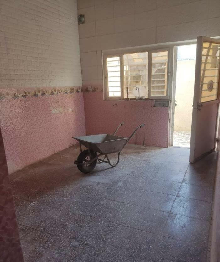 للايجــار طابق ونص كوت ثويني
ثلاث غرف وصاله ستقبال ملحقات
اجار400 📞 *********** 📞
