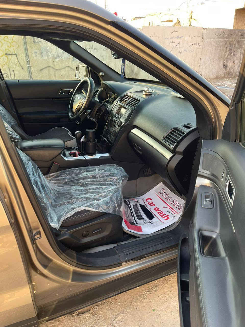 السلام عليكم
فورد اكسبلورر بوليسي ٢٠١٧ ثلاث قطع تبريد ( ٧ ) راكب .. 
وارد امريكي بدون صبغ فقط بارد  صور الحادث والسونار مرفق 
رقم بغداد 
السعر ( ١٥٥ $ ) 
*********** اتصال + واتساب بيع او مراوس تاهو
