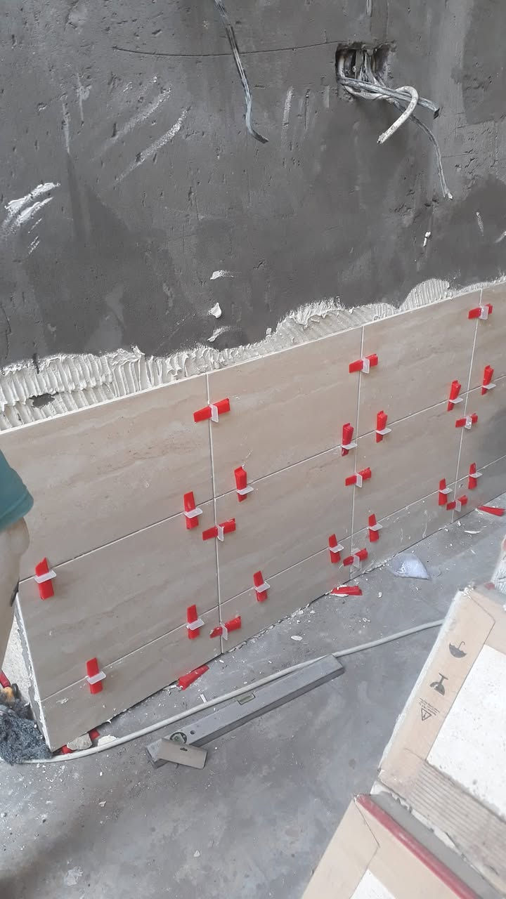 خلفه سيراميك ورضيه وتصفير لوح بالمادة وكافة الختصاصات شغل ليزر المتر جدار ٨ المتر ورضيه٧  متفرغ حالين  والتزام من ديوانيه  *********** ***********
