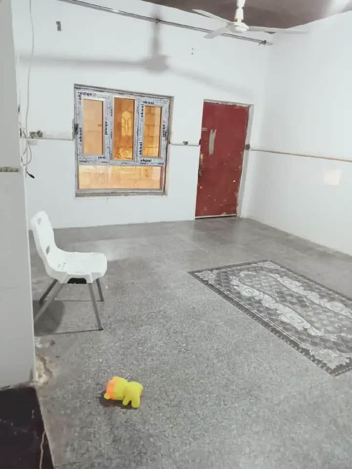 بيت للبيع طابو زراعي أسهم سند 25 المساحه 250 متر غرف نوم عدد 3 صالة ومطبخ وحمامات عدد 3 واستقبال نص عگاده ونص مسلح البيت كله طابوك العنوان شارع الجامعة منطقه ال ابو حسين فول خدامات تبليط مجاري لاستفسار رقم الهاتف ***********
