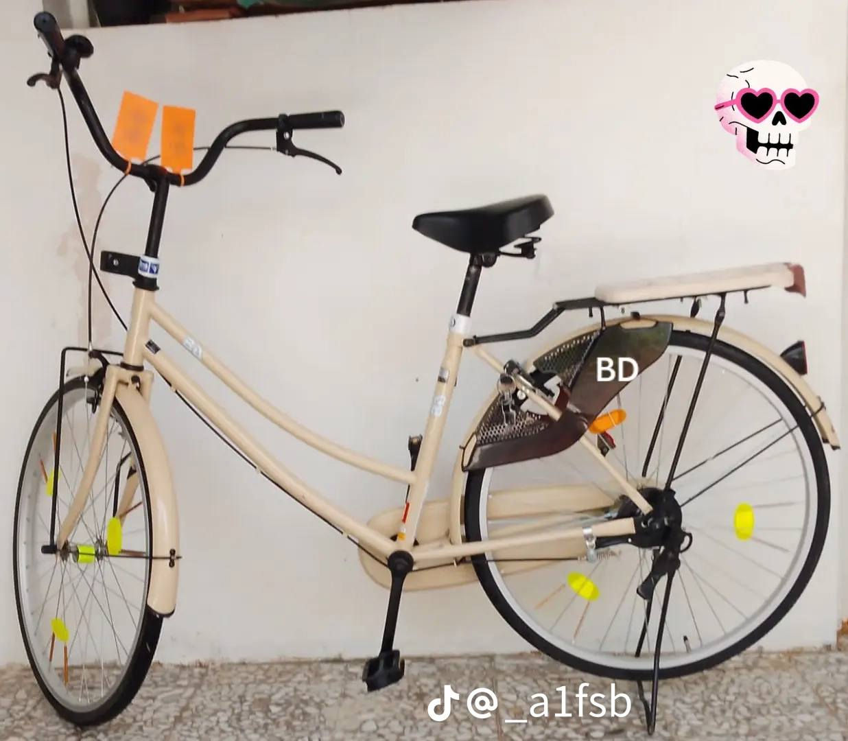 سلام عليكم بايسكل بطه ياباني 🎌
 مديل 22 شركة BD درجة 1 المرغوبة بسوك. 🎌
الدسك 90ابو الصفارة.🎌
البايسكل من كرار ابو النقش ماخذة قبل شهر🎌 
لون البايسكل بيجي بوريتة الضعيفة مو النفخ 🎌
المكان كوفة شارع المطار القديم🎌
السعر 140 وبي مجال للشراي


**إذا كنت صاحب هذا الإعلان وتريد حذفه لأي سبب، رجاءا أرسل رسالة إلى الدعم الفني**