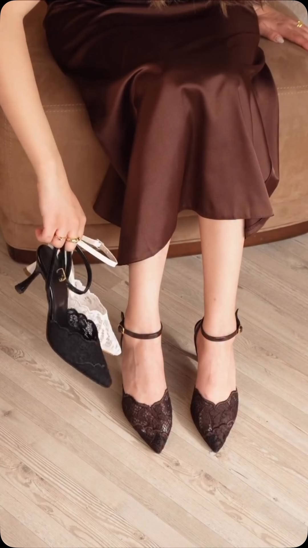 الجمال 🔥😍🛍️
كوني أنيقه معنا 🤌
ارتفاع (7cm)💥
كوالتي عالي جداً 💥
قياسات -36-37-38-39-40
((لكل أمرآة تبحث عن الأناقة))
توصيل بغداد وجميع المحافظات 📍💫🔥


**إذا كنت صاحب هذا الإعلان وتريد حذفه لأي سبب، رجاءا أرسل رسالة إلى الدعم الفني**