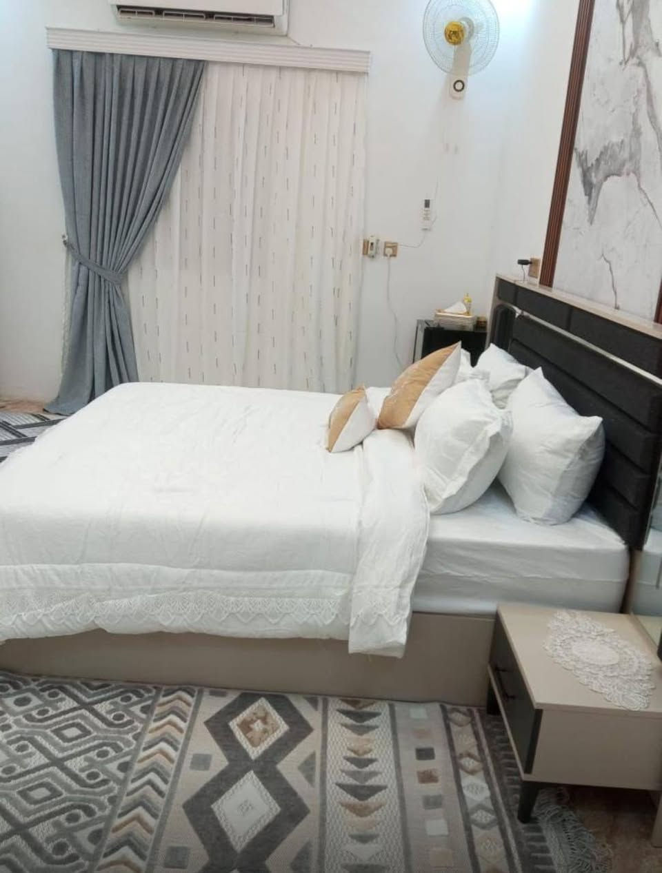 السلام عليكم  الغرفه نظيفه استخدمت 4 اشهر تقريبا ومبيها اي ضرر فقط الي بداخل الكنتور هذول مالت التعاليق وگعو الباقي كله نظيف  - سرير 
- ⁠كومدي سرير 2
- ⁠كنتور 
- ⁠ملحق كنتور بابين
- ⁠ميز مرايا
- ⁠طابوريه ميز
- ⁠مرايا قيافه
- ⁠ملحق صغير
- ⁠طابوريه سرير اي استفسار ع خاص 
العنوان : البصره الحكيميه قرب مقبره الانگليز


**إذا كنت صاحب هذا الإعلان وتريد حذفه لأي سبب، رجاءا أرسل رسالة إلى الدعم الفني**