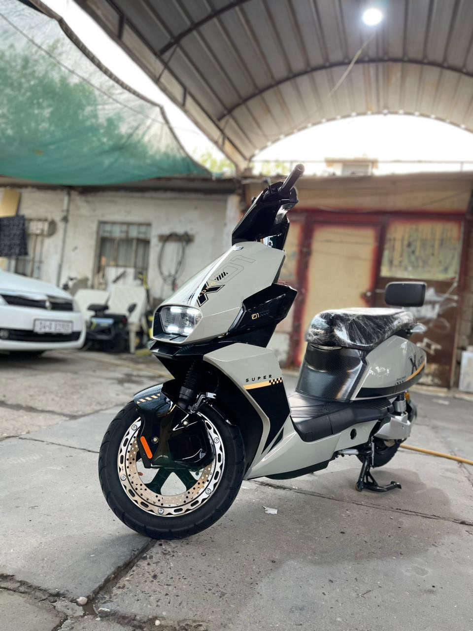 السلام عليكم
دراجه شحن للبيع
النوعيهXDAO 
الدراجه موديل 2024 
ماشيه 3000 
6 بطاريات كبار 
سرعتها 60 /65 
الدراجه انضف من الصور وبيها مواصفات فول الفول قاطع دوره APS اشاير يمنى يسرى لايت امامي لايت خلفي هورن كامله مكمله       ملاحضه الدراجه عوزها كم شغله (بطاريات+ الكلوب الامامي وكف غسلتها وكام ميشتغل 
للبيع السعر (700) وبيها مجال بصيط حك الجيه عنوانها البصره الجبيله قرب تايم سكوير ***********
