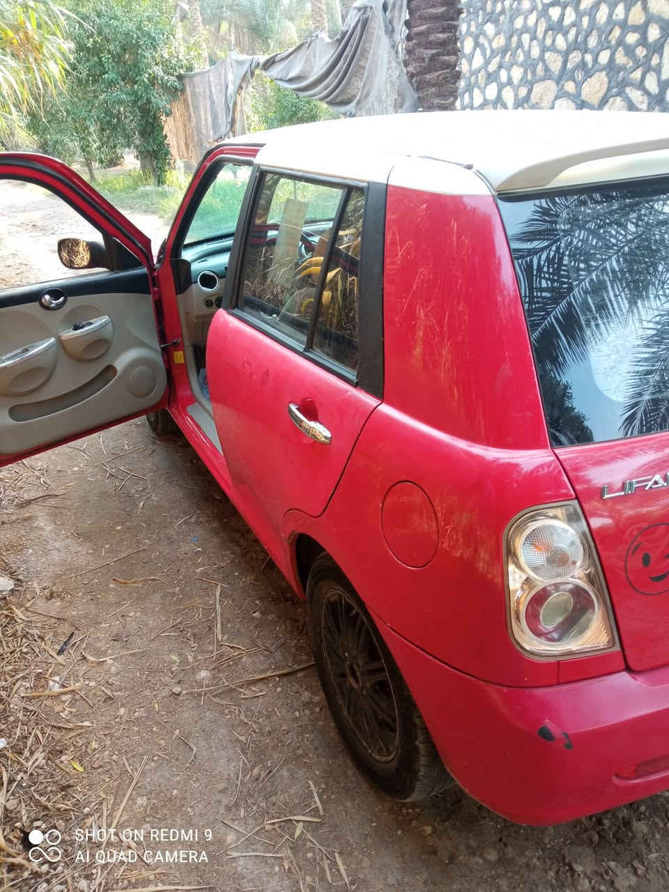 السلام عليكم ليفان 320موديل 2013صبغ الباب خلف السائق السعر 37الشراي يتصل ***********
