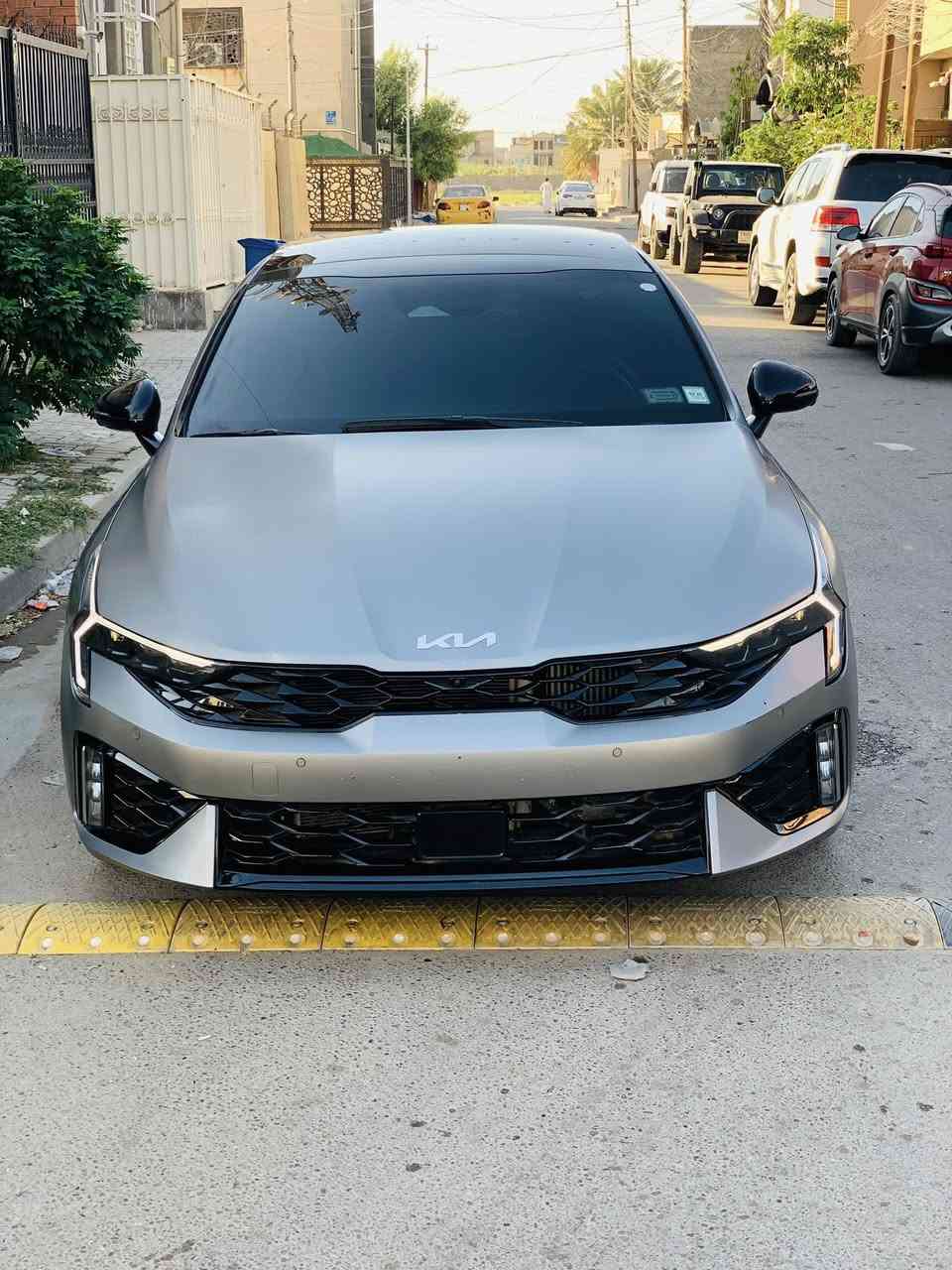سلام عليكم 
للبيع

 K5 2025  بدون رقم دخول جديد 
GT  T2500  ماشيه 14 
فول الفول مواصفات 1/1
اعلئ مواصفات K5
بدون ايرباك فقط برده وحده راجعه سستم بلادي
حادث سياره 3 قطع قطعتين تبديل وقطعه وحده صبغ
عنوان بغداد الزعفرانية 
الرقم 📞 ***********
