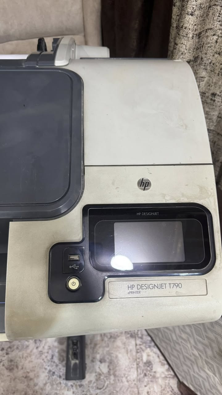 للبيع جهاز بلوتر لطبع خرائط والخ… 
للاستفسار الاتصال ‭0772 306 2760‬
