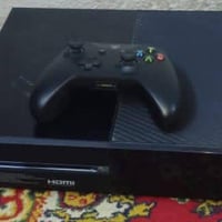 عندي اكس بوكس نفس هاذ ويا يدات 3وشاحن بطاريه وكيبلات شحن ثنين وسماعات ...
