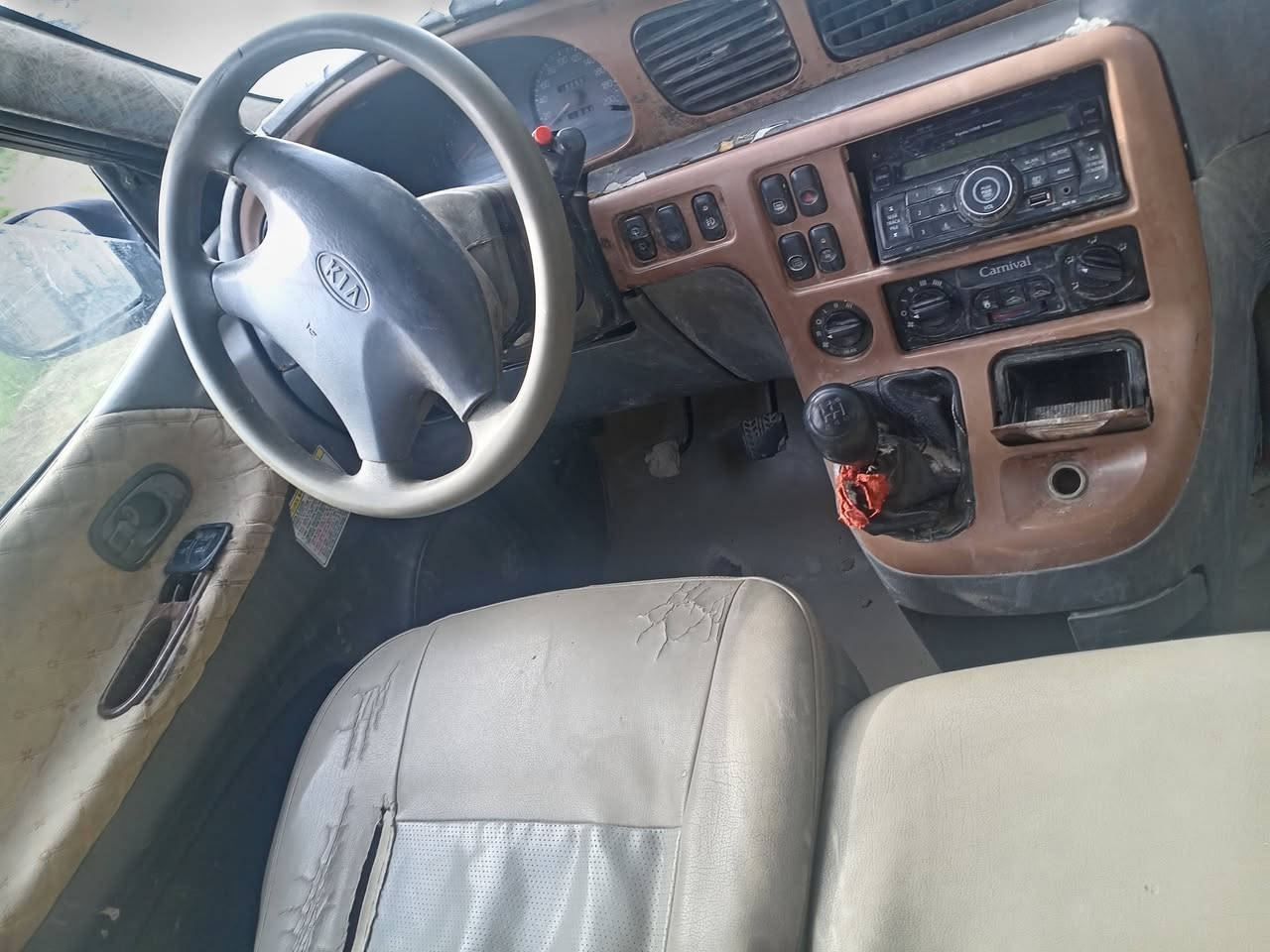 سلام عليكم سياره كرنفال للبيع موديل 2000 محدثه 2005 سياره كاز مكان سماوه كير ومحرك علشرط كهرباء يأت نضيفه السعر 60 وبيها مجال الا استفسار عله الرقم *********** محمد
