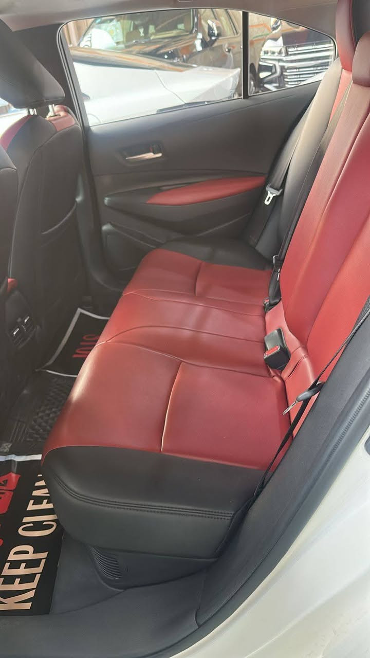 تحيه طيبه السلام عليكم 
كورلا 2025 . وجهه امريكي 
فول مواصفات 
ماشية الفين فقط 
مكينة 1800 هايبرد بابزين 
داخل جلد أحمر 
كشنات كهربائية 
حساس خلفي أمامي 
فتحه سقف 
مري شفط 
تبريد أمامي خلفي 
ويل كب 
شاشه كامره 
لد خلفي 
فول مواصفات 
رقم بغداد دولي باسمي تحويل مباشرة سنويه هزه جديد 
24., مليون ونص 
اي استفسار 
***********
مكان بغداد البياع
