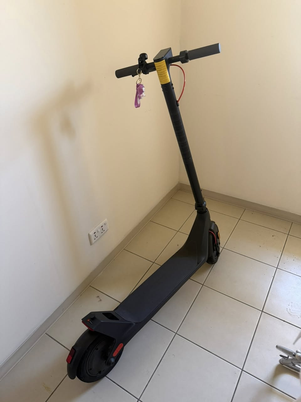 سكوتر بحالة الوكاله للبيع مشحون 3 مرات فقط للتواصل ***********
