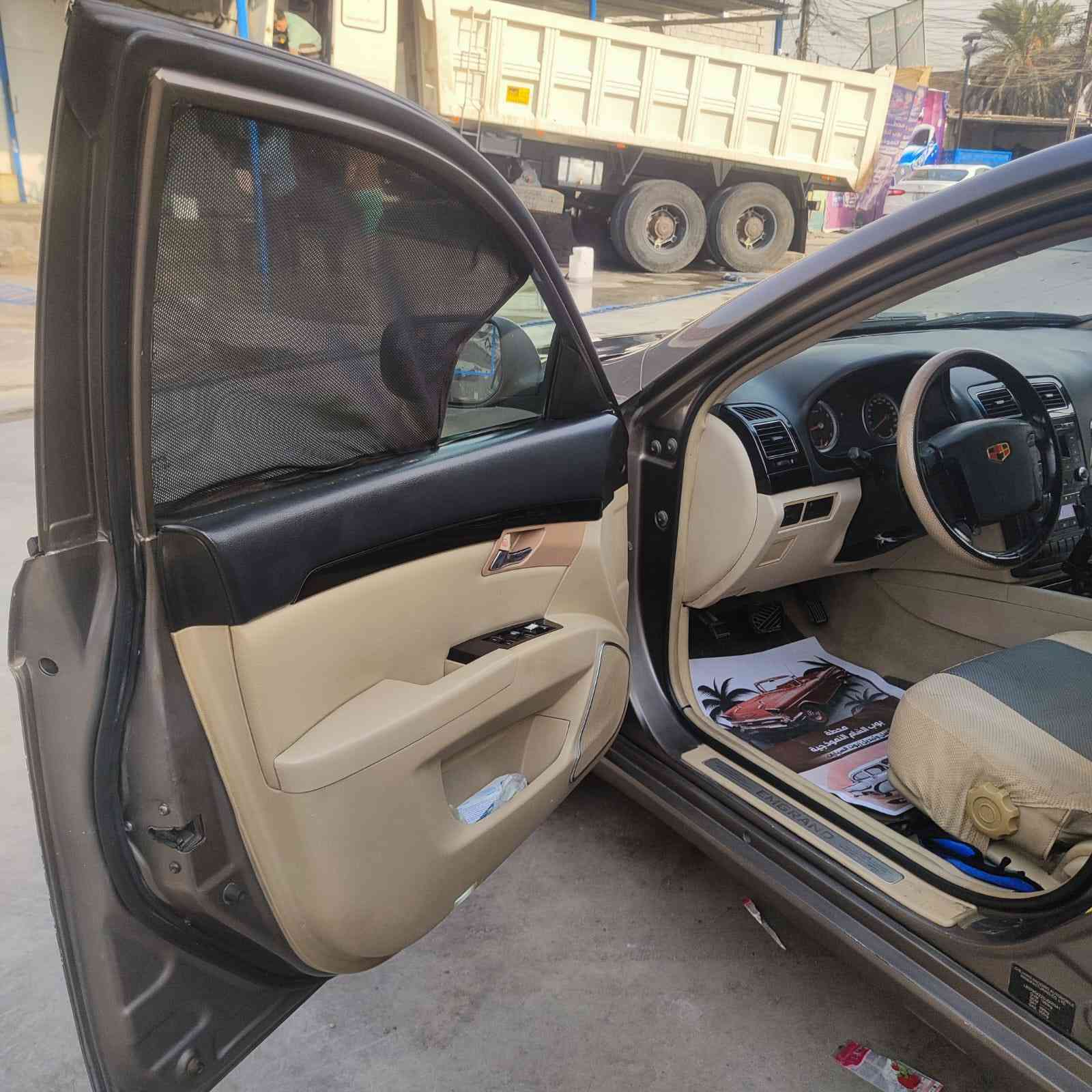 سلام عليكم ام كراند c8 سياره موديل 2013 كير مكينه مكفولات لانسر حجم 2000 نقصها مشط وجكمجه مصبوغه عام اثر جراد ونزلت صورتها قبل الصبغ بيها بلجنطه وخياسات بسيطه السعر 62 بيها مجال بسيط بااسمي ورقم نكليزي مو الماني بدلته *********** واذا اكو مراوس بااقل من سعرها
