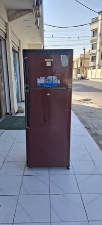 مرحبآ ثلاجة ماركة اوكما حجم 28 اكبر قياس شغالة وظمان بشغلهة للبيع سعره...