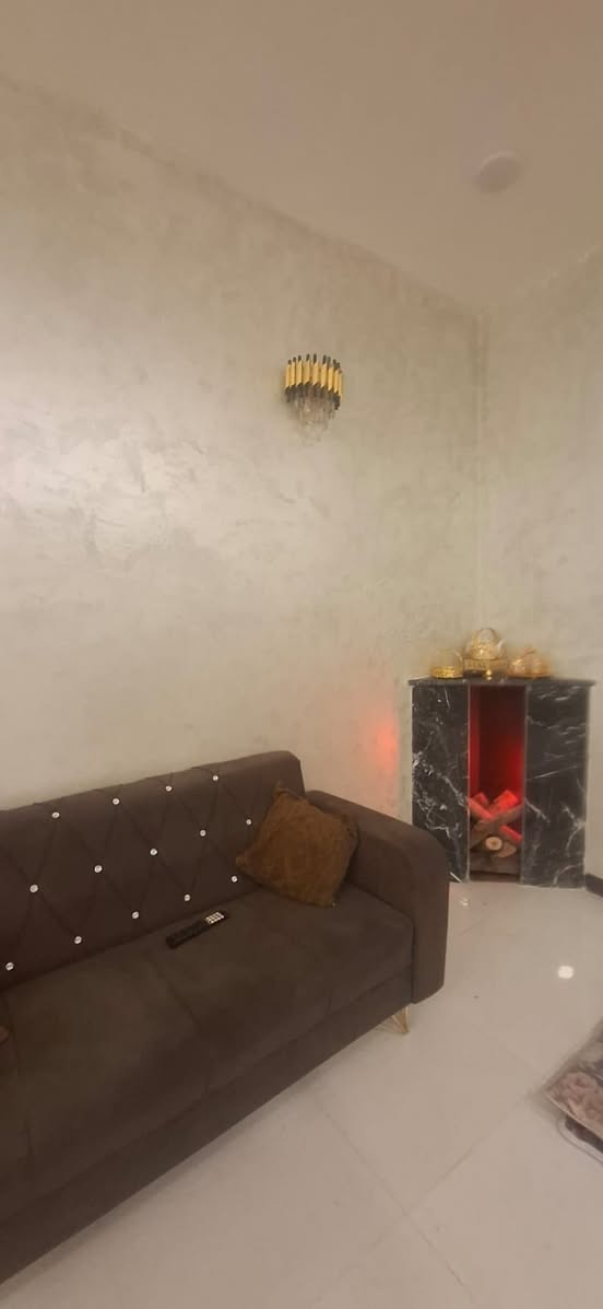 السلام عليكم متوفر  دار ستراحه مساحه
٥٠٠متر واجه 12.5 نزال ٤٠

داخله منزل مساحه ١٠٠متر مربع يحتوي صحيات وغرف نوم ٢ مطبخ صاله ستراحه

وكراج سيارات  وحديقه مرتبه  موقعه الدوره البوعيثه 

تبعد عن سده 250 متر موقعه كلش حلو  سند ٢٥ قرار محكمه 

تصلح للسكن  أو مزرعه 

سعر مناسب خدمات كامله  مدارس قريبه عليه 

للاستفسار اتصال ***********
