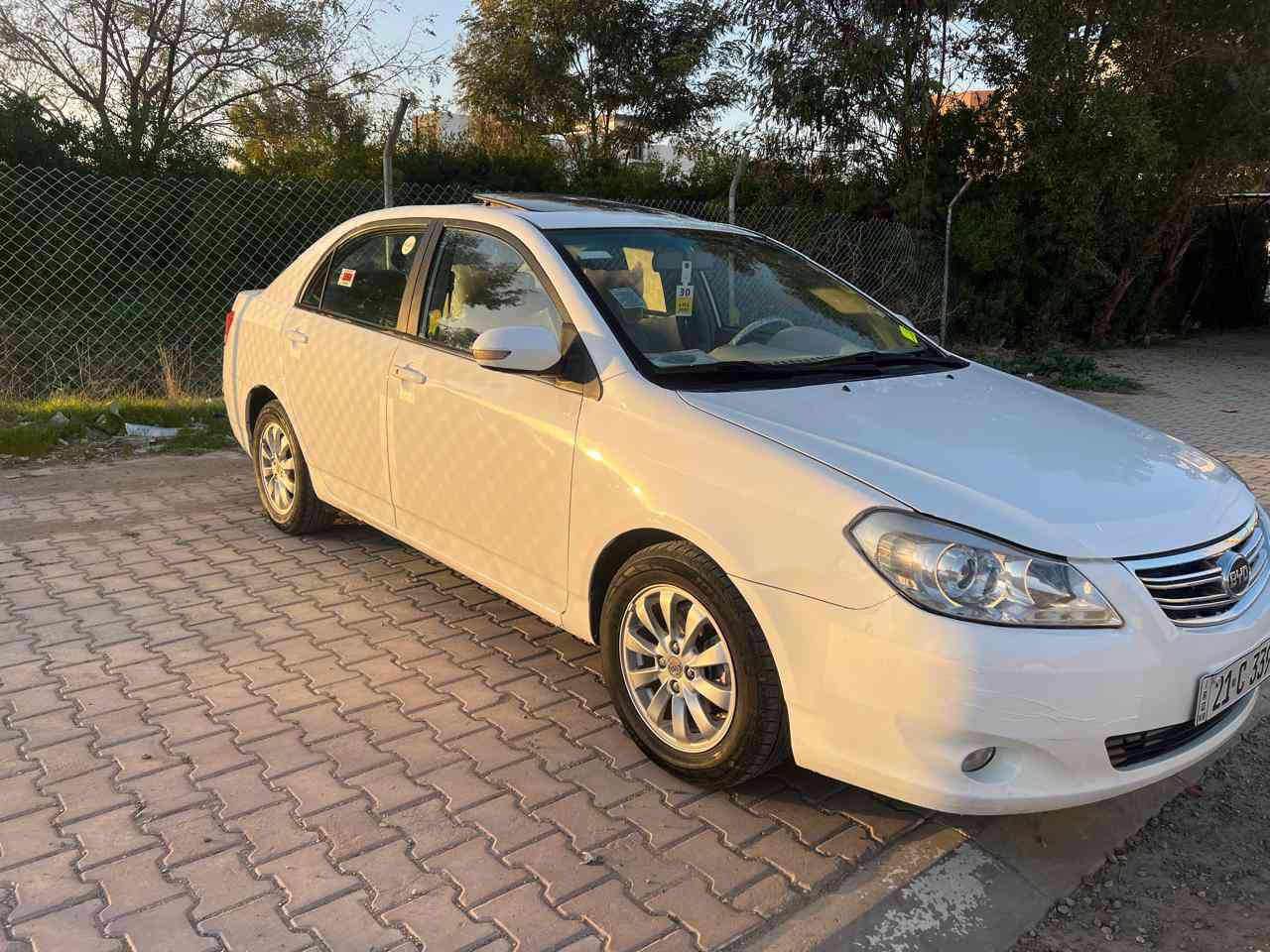 سياره بيوايدي موديل 2014 
سياره مكفولة من دعامية للدعامية بدون صبغ بدون حادث ماشي 170 حقيقي سپير مانازل 
مواصفات فول واحد على واحد 
كير اوتوماتيك كشن جلد سلايت قفل مركزي بصمه شغال شاشه وكاميرا حاسة مرايات إشارة لايتات كهربائي تبريد شغال سنويه لحد 30 جديد هزا براد جديد السعر 68 بي مجال بسيط شراي خابر عنوان كركوك رقم موبايل *********** كركوك, العراق
