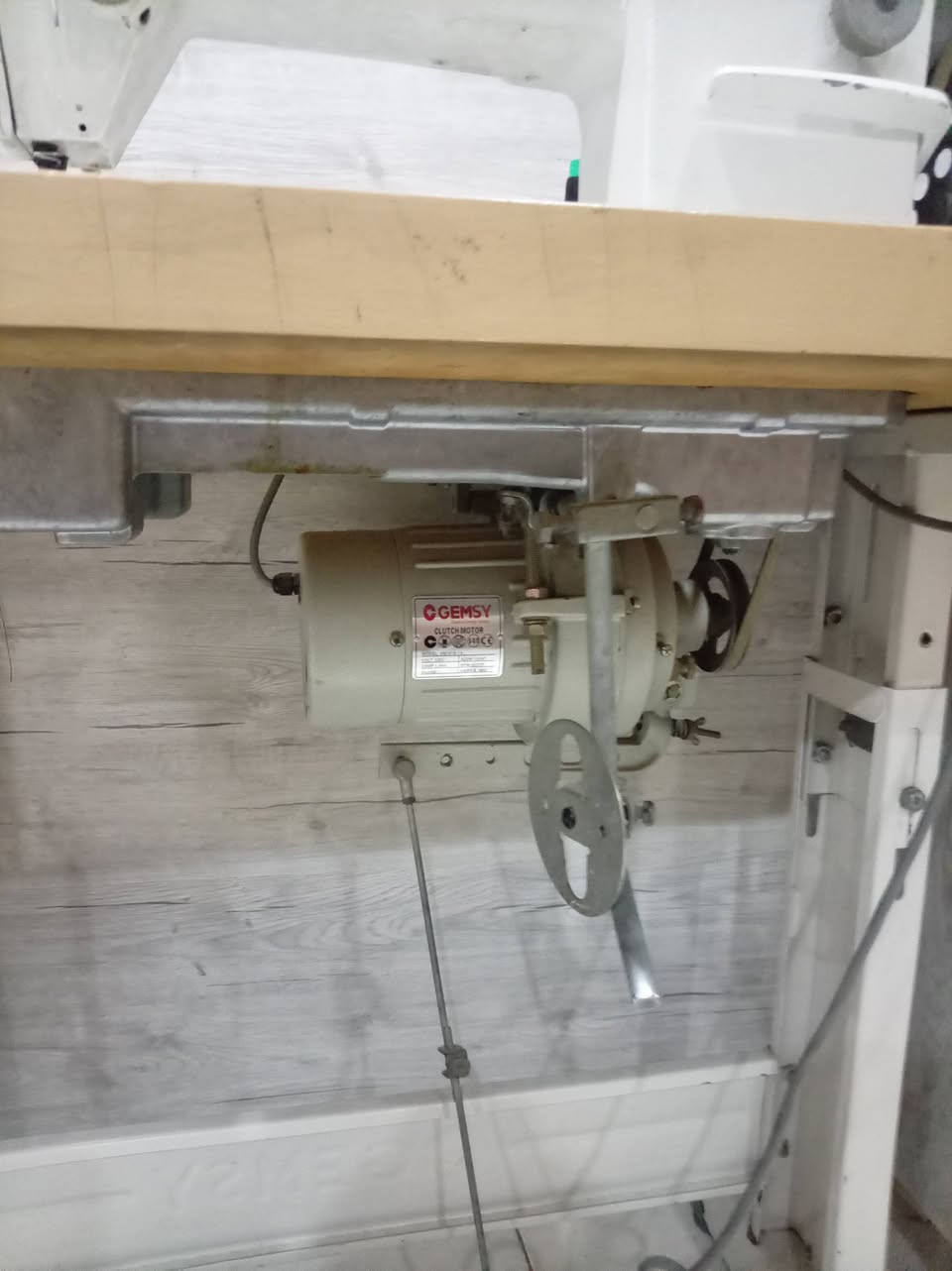 مكينة للبيع كاملة نضيفة من كلشي العنوان بغداد ***********
