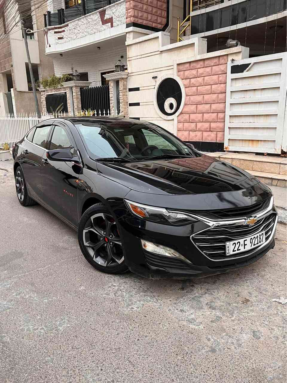 السلام عليكم اخواني الاعزاء عندي ماليبو موديل (2022)للبيع فقط السياره وارد امريكا ضررها فقط بنيد سطحي بدون دواخل بدون بحيث راديتر بلادي وباقي السياره مكفول من الضرر والصبغ مواصفات LT2 تجي بانوراما قطعتين تبريد تشغيل عن بعد حساس تايرات تدفئة كشنات كشن السايق كهرباء محرك 1500 تيربو كير ومحرك بشرك مكفوله ماشيه (80) الف كيلو مو ميل السياره كلش حلوه ومكفوله من ناحيت كهربائيات اي كلوب ممشتغل بيها مكان السياره الاعظميه السياره بسمي السعر المطلوب (13500$)وبيها مجال لطيبين للمعلومات اكثر الاتصال *********** بغداد, العراق
