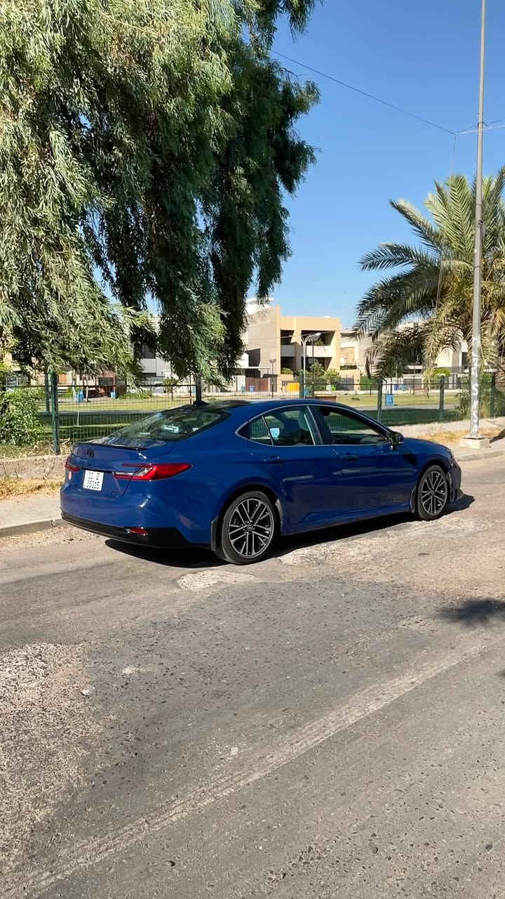 كامري 2025 xle هايبرد 
فوول مواصفات للاخير 

السيارة وارد امريكي ضررهة جاملغ اليسرة فقط بدون دواخل 

المواصفات 
اربع كامرات 
٣ رادارات امامية 
٣ رادارات خلفية 
نقط عمياء 
مري قلاب عند الرجوع 
داتا شو 
حساس عيون 
كشنات تدفئة تبريد 
ستيرن تدفئة 
كشنات كنتارا وجلد 
فتحة سقف بنوراما 

السعر 275 ورقة وبيهة مجال 

***********

