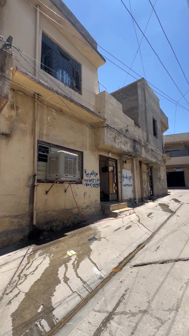 #مكتب ابراج الحدباء للعقار منشور رقم،،393
#للبيع 🏠🚪🪟🚪

دار  للبيع      مساحة (93) متر 

  

🏠 

  

......ـــــــــ........ــــــــ...(4) غرف نوم 🔚 صاله

🚪🪟🚪🪟

 🚾وصحيات 

حمام

ومطبخ

  ☸️💠 

🛻🛻🛻 سياره تكف يم الباب

،،،،،ـــ.......ـــــ......ــــ،،،،،

#عنوان_البيت   ↘️

⬅️ الساحل الأيسر  

منطقة (الدركزليه) 

 قرب جخانه ام كلثوم  

`السعر جدا جدا مناسب 

~....`~.....`~.....`~

السند بسم شخص وٌآحًدٍ  2026

للاستفسار الاتصال📞 بالارقام التالية

***********📞طه المشهداني 

***********اسماعيل العجيلي

#مكتب_ابراج الحدباء ♕عنوان المكتب شارع فاروق قرب حضيره السادة  ♕مكتب الساده سابقٱ
