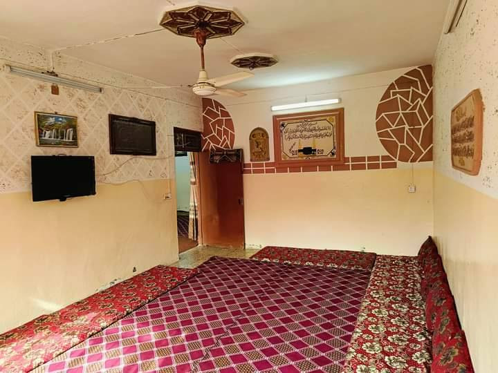 دار للبيع في حي القدس
مساحه 200م واجه 10م

طابقين الأول معزول عن الثاني وكل طابق غرفتين وهول وصحيات كامل

كهرباء +ماء+ تبليط

بيت طابو ملك صرف

***********
