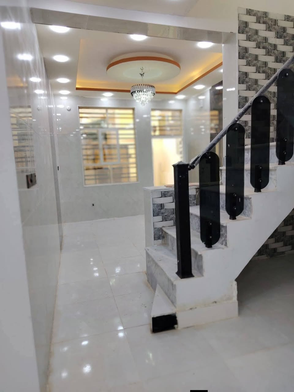يعلن {{مكتب العراق للعقار289}} البيت قريب عل شارع كلش
مساحه150 متر #طابو_زراعي  سند ٢٥

🤑 سعر والوحده لبيت 59🤑وبيه مجال  🤑  متجاورات

تفاصيل لبيت (( موجود🎥📷 فيديو كامل للبيت
غرفه نو2// مطبخ// صاله// استقبال// صحيات خارج وداخل 

عنوان البيت  نجف مقابل ملحق قرية لغدير 317

بناء ممتاز// اساس وسقف صب 
طابوق 🧱 جمهوري

كل البيت #سقوف_ثانويه

كل الخدمات موجوده 
مدارس 🏫 سوق #تبليط 

مقابل  قرية الغدير  ***********واتساب
