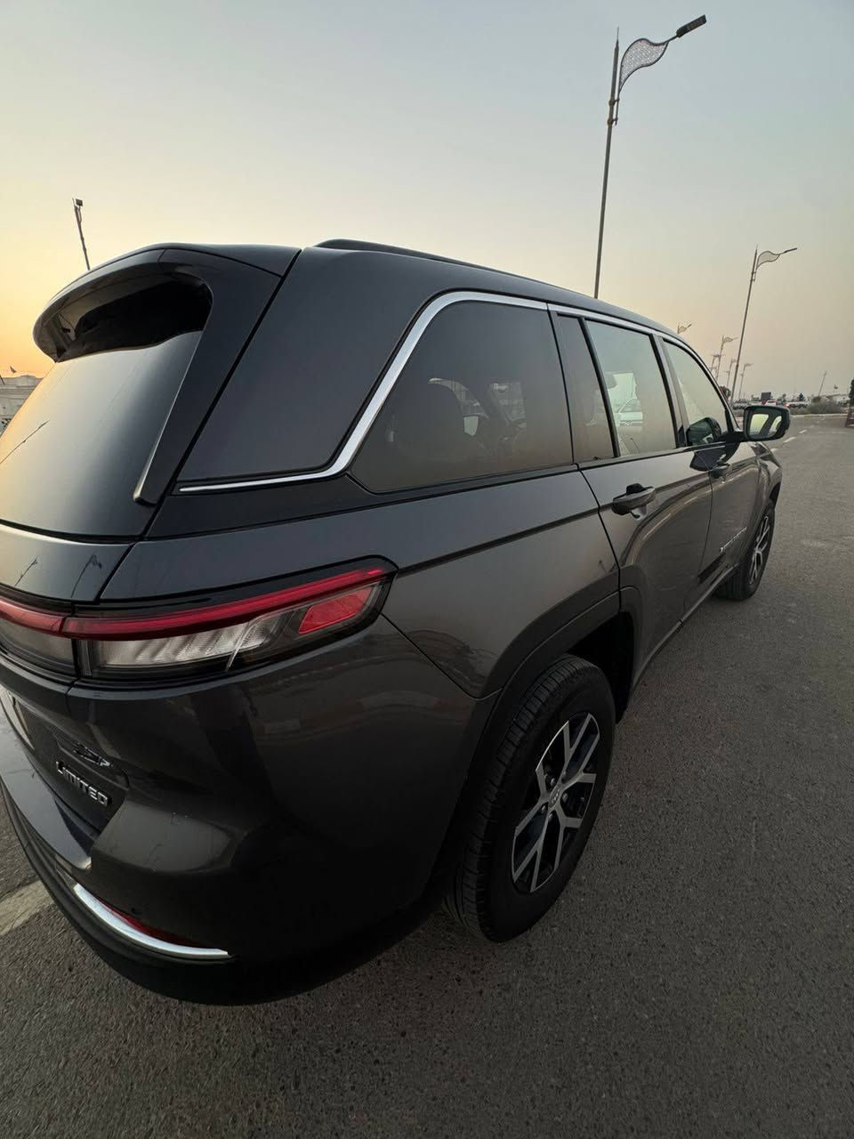 للبيع جيب 2024 فول مواصفات  بسمي بغداد  مشروع وطني سنويه جديدة الضرر فقط قطعه نفسه مسويه بدون دواخل ابد على وضع الشركة بلادية/ بيع او مراوس  عنوانه واسط قضاء الصويرة/ ***********
