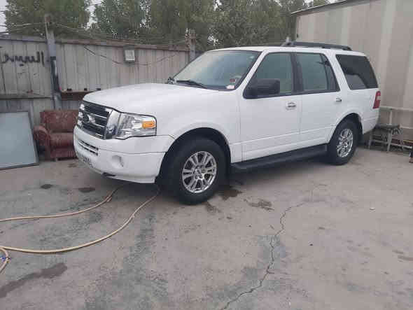 اكسبديشن بتره  سليمانيه هزه براد سنويه كامله جديده سنويه ٢٨ هزه براد ٢٦ شركه نيفا خليجي بيه بالعراق جاملخ ايمن وبنيد بدون داخل صبغ  والباقي مكفول داخل بيجي مديل ٢٠١٢محرك ٥٤٠٠ لوك كير اكسل صدر امامي خلفي تبريد ٣ قطع بريك سكليتر كهرباء كرسي السائق كهرباء  والحمد لله السياره كله كامله .
السعر ١٤٠ ورقه 
مكان السياره الدوره حي الصحه 
     ***********
