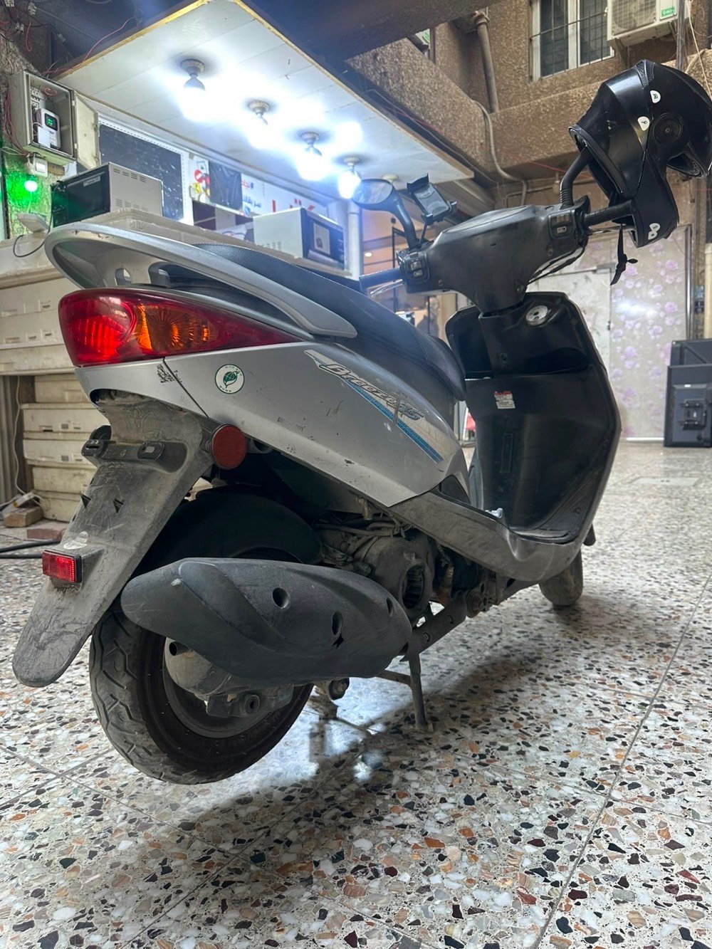 دراجة بريز بغبغاء للمراوس بدراجة كهربائية سعر الدراجة مليون و٢٥٠ مع مكاتبة الشراء من شارع الضلال سرعة الدراجة ١٤٠حقيقي اي خلل او مشكلة مابيهة نهائياً للعلم الدراجة رمبة +نوزل مو كابريتر سلف مكينة بلاد المكان حي الجامعة بغداد رقم الهاتف ***********