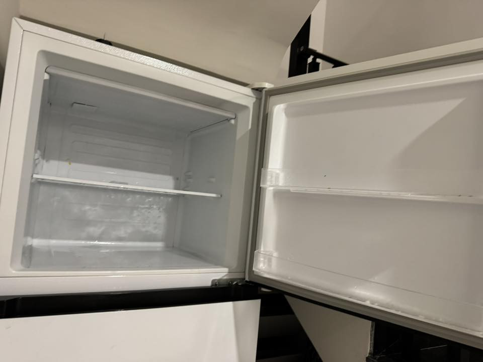 ثلاجة للبيع ٢٠ قدم استعمال قليل 225000           للتواصل الاتصال عالرقم 
0751 059 8557
