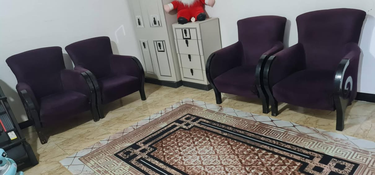 السلام عليكم
تخم للبيع 10 مقاعد تركي نضيف سعر 350 وبي مجال 
***********
