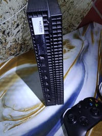 جهاز أكس بوكس ون أكس 1 تيرا مستعمل جاهز للعمل وموجود فيه حساب بتل فيلد...