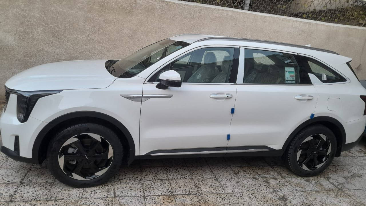 السلام عليكم للبيع كيا نوع سورنتو م ٢٠٢٤ خليجي مكفوله عدا رصعه بسيطه جدا ماشيه ١٢  الف فقط على وضع الشركه بعده بل فابلون مال الشركه ضمان شركه النيم  رقم اربيل باسمي وشرط التحويل وعلماً ان السيارة مكينتها ٦ سلندر ، فول مواصفات عدا البانوراما وبل واقع احلى من الصور السعر المطلوب ٣١٥ ورقه وبيها مجال العنوان بغداد جميله شارع خير للاستفسار اتصال على الرقم *********** وشكرا
