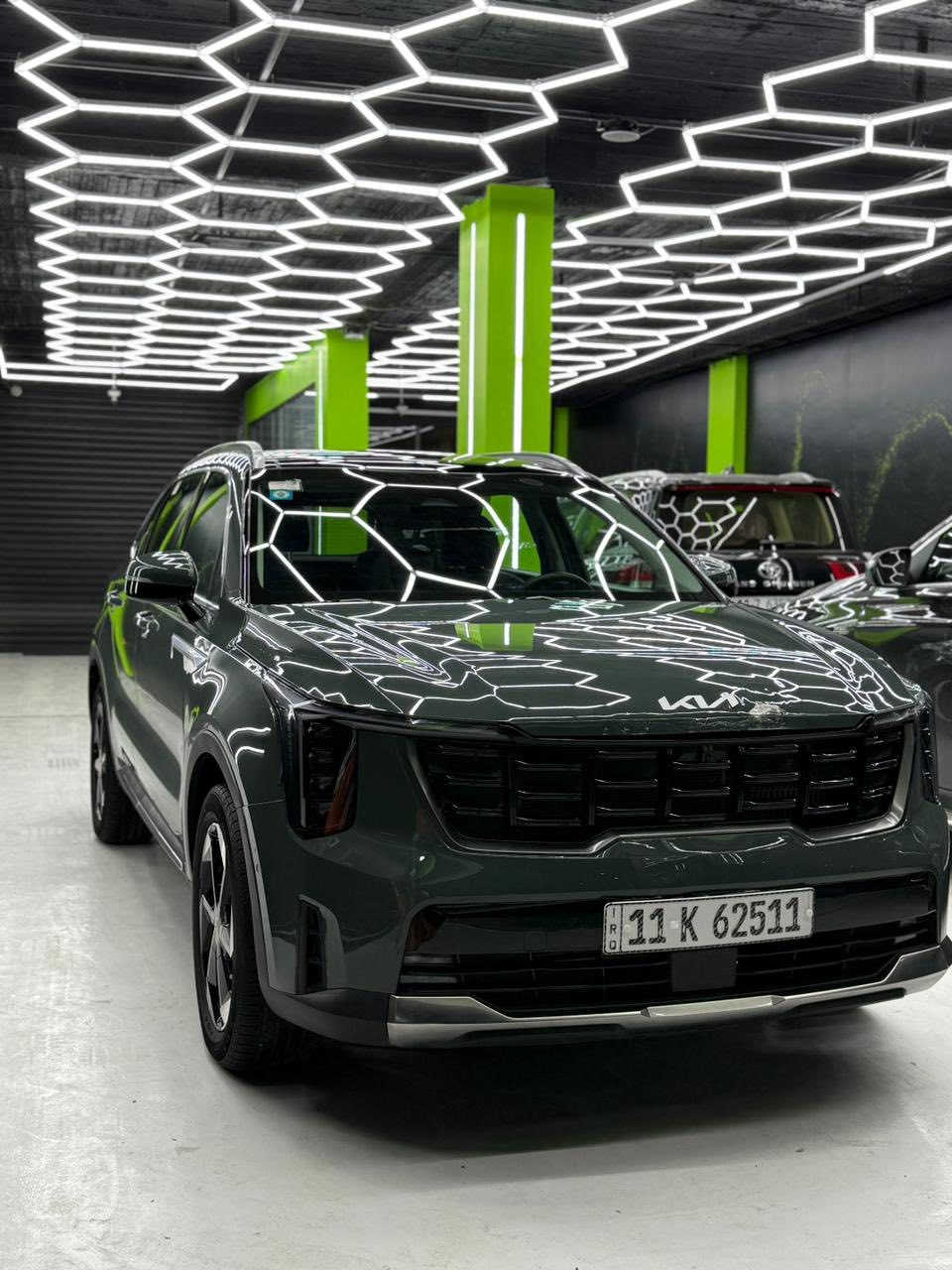 السلام عليكم
للبيع سورنتو 2025 ✅
سعرها  275$
وارد أمريكي –
ماشيه 11 
بدون صبغ صور الحادث مرفقه 
 فل مواصفات 
الموديل: 2025 
الوارد: أمريكي
بانزين هايبرد (اقتصادية وقوية)
الحالة: ممتازة )
اللون:  (زيتوني)
ناقل حركة أوتوماتيك 6 سرعات
دفع رباعي 
المواصفات (فل كامل)
كشنات جلد منفصل VIP
تدفئة امامي خلفي 
شاشة كبيرة مع نظام ملاحة
 Apple CarPlay & Android Auto
حساسات أمامي وخلفي
 رادار + مثبت سرعة ذكي
تحذير نقطة عمياء
تشغيل بصمة + دخول ذكي + تشغيل عن بعد
صندوق كهربائي (فتح وغلق كهرباء)
جنوط ألمنيوم قياس كبير 19
إضاءة LED كاملة
مرقم بغداد
الموقع:  (بغداد)
تواصل خاص ورقم فقط 
***********
