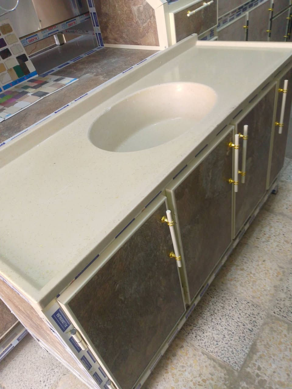 معرض شامل هيت شارع چري مقابل جامع عبدالله بن المبارك ..م...***********جمله ومفرد 
سنك مرمر متر ونص احطاطه  مرمر هيت 190الف فقط 
سنك متر وربع  احطاطه 150الف مرمر هيت
