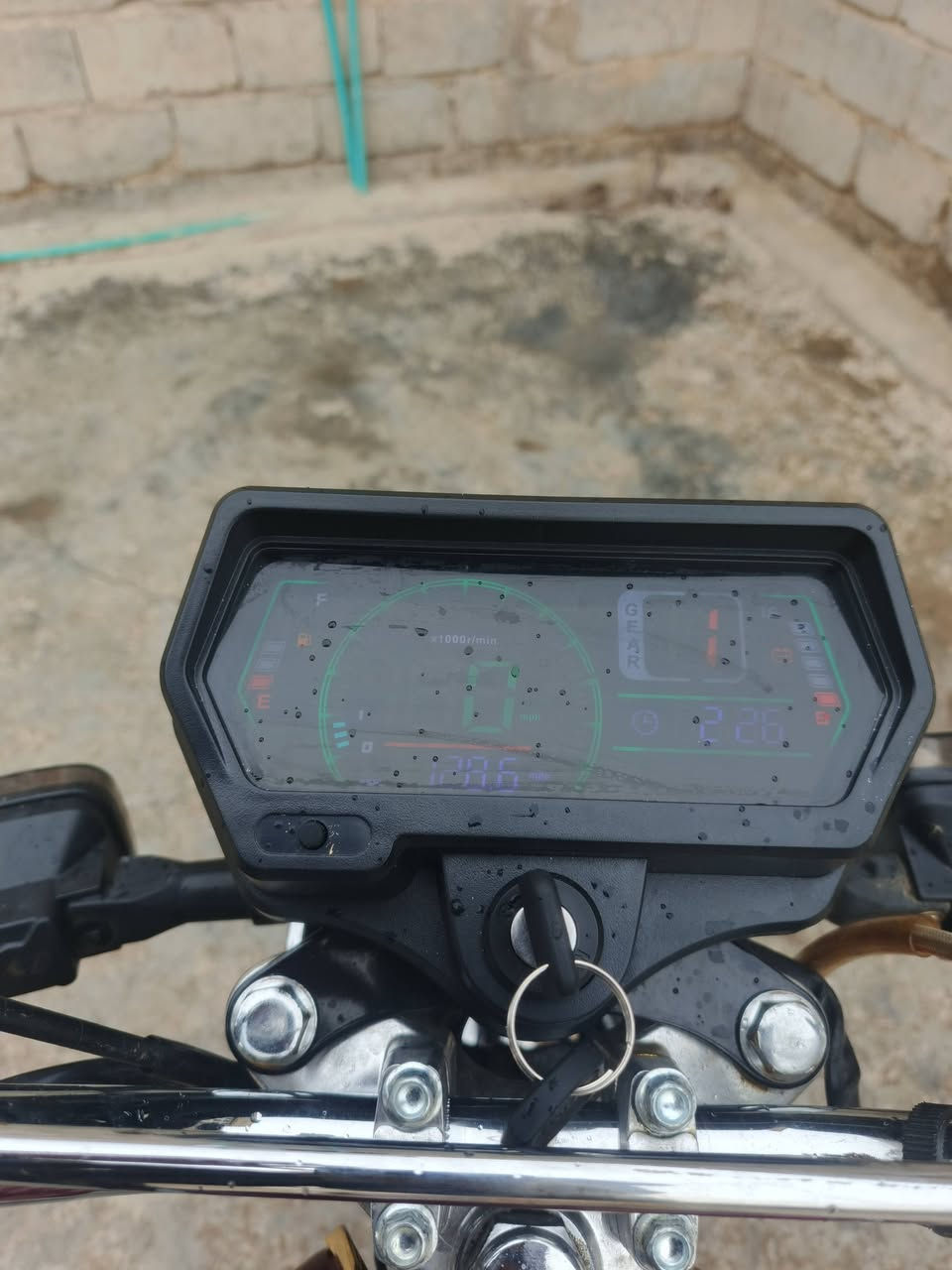 السلام عليكم  دراجه للبيع شكل ل 25 موديل 24 دراجه حلوه ونضيفه محرك 200 نشط  اذا اكو مراوس عادي اروس حسب القناعه المكان فلوجه سعر 800 وبيه مجال الرقم ***********بي واتساب
