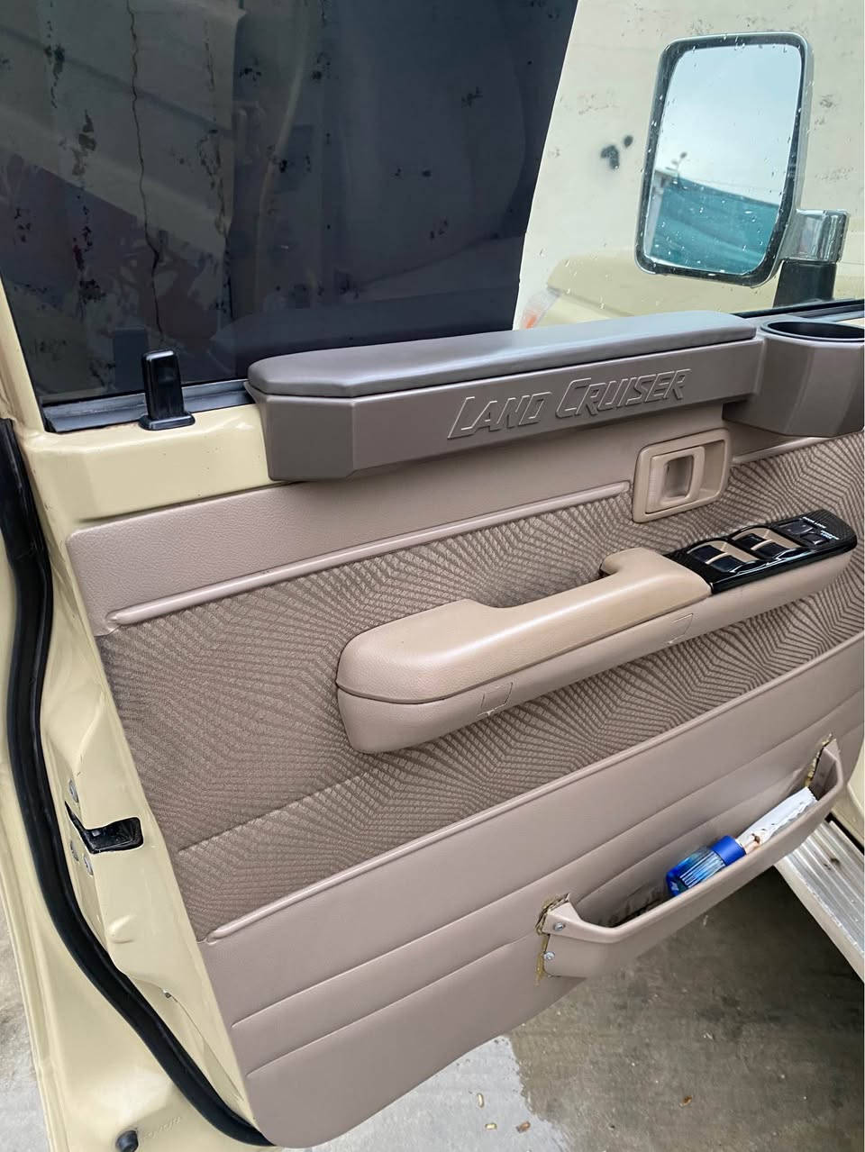 تۆیۆتا لاندکڕۆز مێگزەمین 2015 
بیلاد پۆستاڵ و ٨ وەرەق 
سەیارەکە نموونەیە لە جوانی 
175هەزار کیلومتر  رۆیشتوە  
یەک پەڵە تەعدیلی هەیە
مەکینەی سفری ئەورەپی لەسەرە
هیچ مەسرەفێکی تێدانیە 
گێر و مەکیەنەی بەشەرت 
هیچ کێشەیەکی تێدا نییە 
سەناوی نویە تاکو ٢٠٣٠
نرخ ٣٤٢
ژمارەی خاوەنەکەی 
***********
Wats app 
*********** رانية, السليمانية
