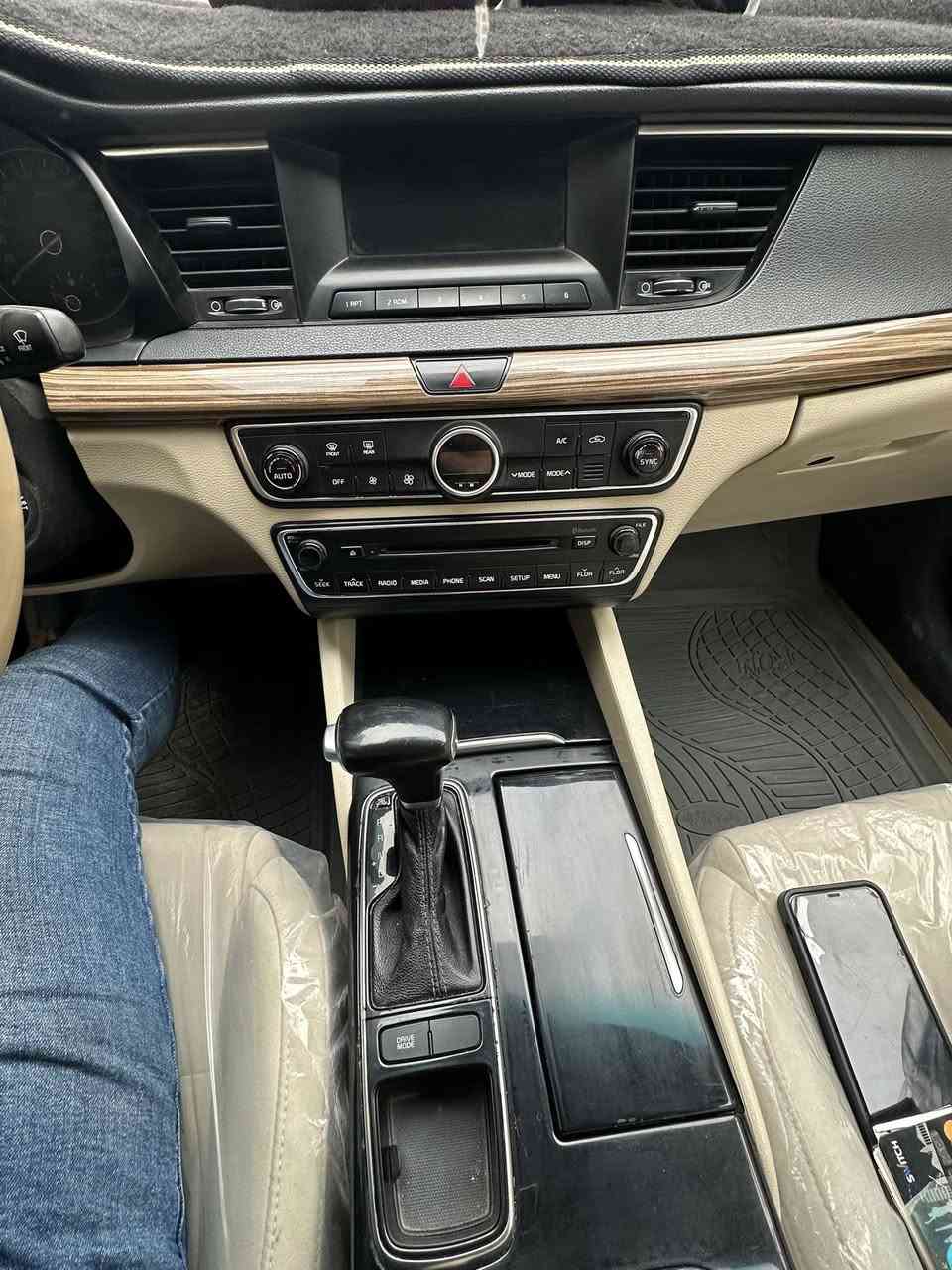 كادينزا 2018 خليجي للبيع 🔥
مراوس حسب القناعة

المحرك: 6 سلندر 💪

حالة السيارة :

السيارة بيها مقدمة البنيد صبغ بدون فتح 

شخوط قليلة بباب الصدر

بيها كم بارد خفيف جداً

بدون ولا قطرة معجون

بدون فتح اي قطعة 

او تبديل أي قطعة

السعر: 165 وقابل للنقاش بشي بسيط

الموقع: البصرة

للتواصل: ***********
