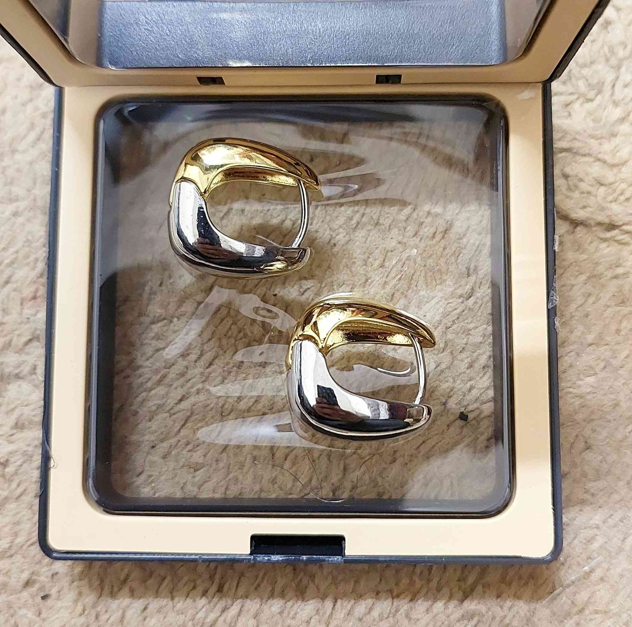 الاسعار موجوده تحت كل صورة
توصيل ٥ الف


**إذا كنت صاحب هذا الإعلان وتريد حذفه لأي سبب، رجاءا أرسل رسالة إلى الدعم الفني**