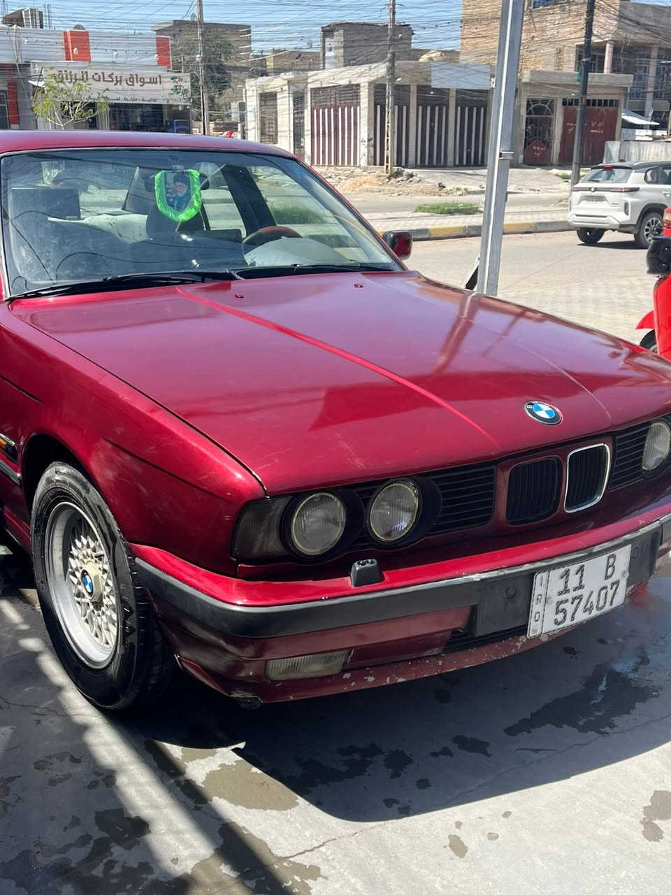 السلام عليكم BMWدبليو 525موديل1992اوتماتيك للبيع اومراوس حسب القناعة مكينة وكير مكفولات مكان بغداد الحسينية الراشدية السعرب55وبيهه مجال للاستفسار ***********
