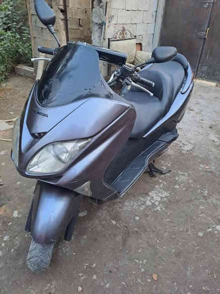 السلام عليكم ورحمة الله وبركاته شباب فورزه صفر 8 للبيع كفاله لدراجه نضيفه وخير من الله ترايك وين متريد لسعر 900وبي مجال *********** مكان بغداد الغزاليه
