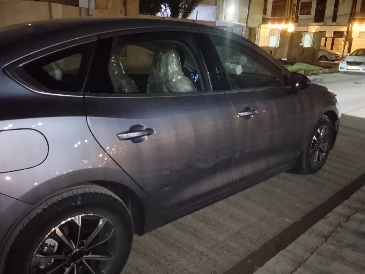 السلام عليكم بي وأيدي موديل ٢٠٢٥ للبيع ماشية شي قليل مرقمه كامل بغداد السعر ١٨،٥٠٠مليون رقم  صاحب السيارة ***********
عنوان بغداد
