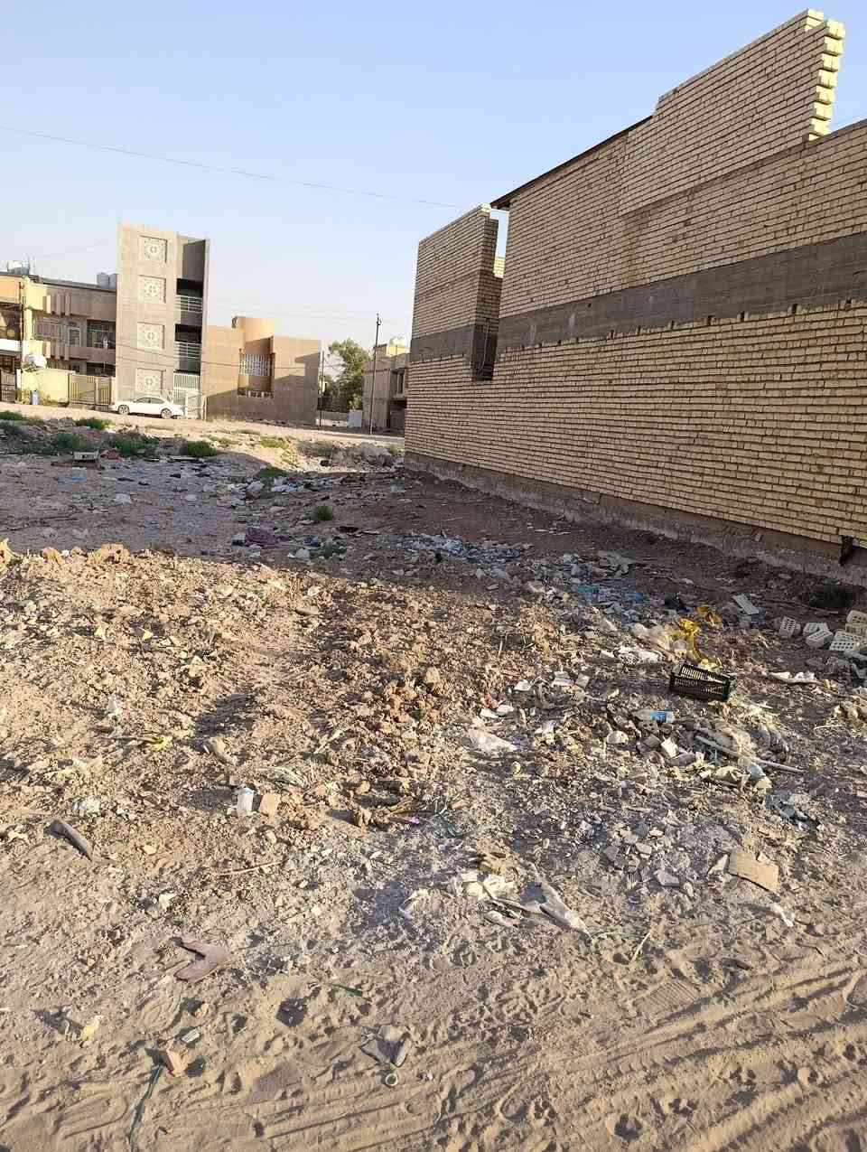 السلام عليكم قطعة أرض للبيع في منطقه رئاسة الوزراء المساحة ١٢٥م طابو صرف واصللها ماي وكهرباء 
للاستفسار واتساب ***********
